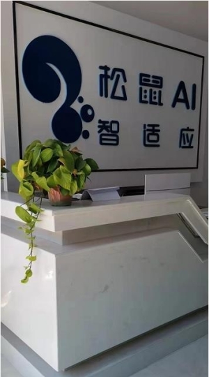 十字路口临街商铺转让（行业不限）