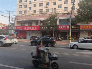 莱西临街旺铺国荣种子部房东直租，无转让费！
