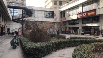 中央公园广场丽峰便利店急转！