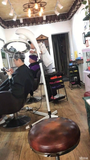 转让文化路商城后门营业中美发旺铺