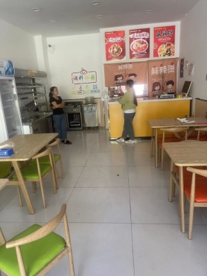 麻辣烫店转让，北邻威县县医院，南邻小学，一中，因身体原因，无暇顾及孩子，忍痛转让，接手即可盈利