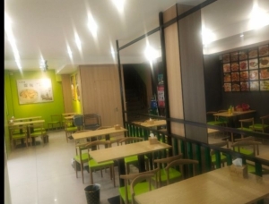 商铺转让，刚装修没多久，精装室内外全都是