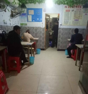 皖西中学旁边35平方小吃店低价转让