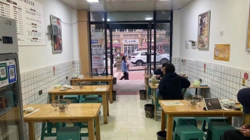 营业中学校餐饮旺铺转让