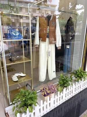 盈利中的服装店转让