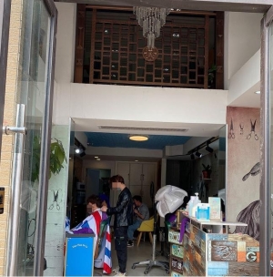 临街盈利美发店转让 生鲜超市快递店旁