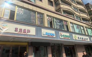 甘南州一小门口优幼小饭桌转让！