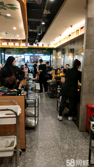 (转让)万达广场三楼中庭旺铺营业中饭店转让