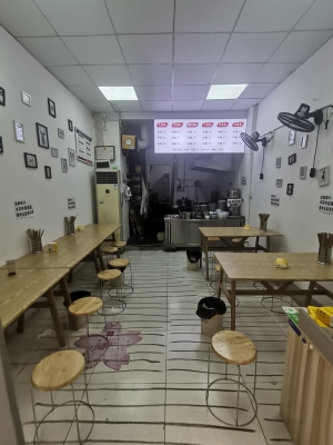顺庆区金鱼岭正街六中旁45平米粉店转让