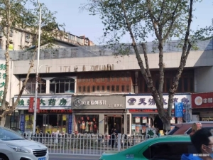 125平双门头精装修房东直租