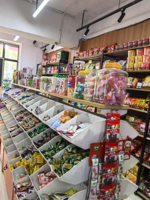 阿城区一中北门正对面零食店转让！