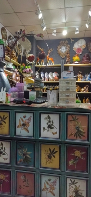 咸阳新兴路十字10年工艺礼品店转让