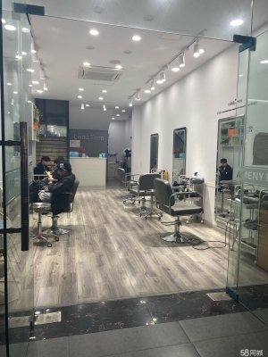 (转让)适合各种行业大学东门右一街店铺