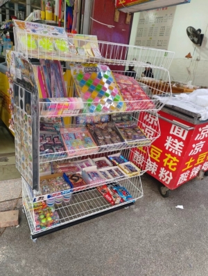 红卫小学对面安居街45号文轩文具店