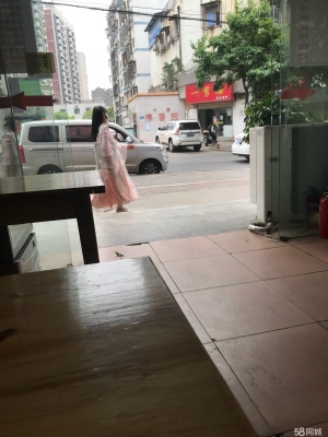 (转让)小区正对门，早晚人流量多了