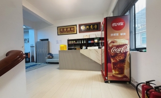 维西县妇幼保健院旁台球厅转让！