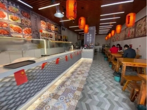 地铁口带外摆区日入4千独家中餐店转让