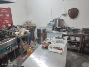 营业中餐饮旺铺转让