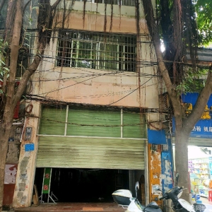 (转让)临街铺面  整栋转让或招租无须转让费 一起三层   人流量大