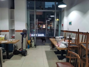 附近人流密集餐饮店转让