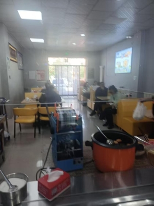 鄂托克旗西苑家园二期北门餐饮店转租！