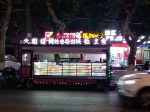 莱西夜市十字路口大姐炸串野馄炖铁板鱿鱼转让！