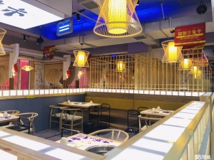 (转让)长宁路火锅店转让设备齐全，接手即可营业，无物业费