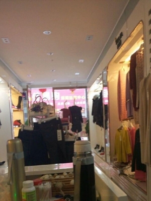城北商业街新天地。 服饰鞋包 商业街卖场