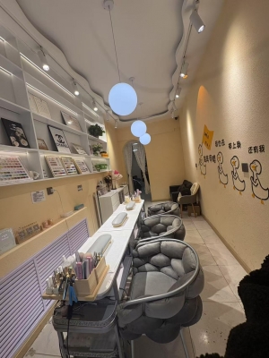 临夏市庆胜路小妖精美甲美睫店转让！