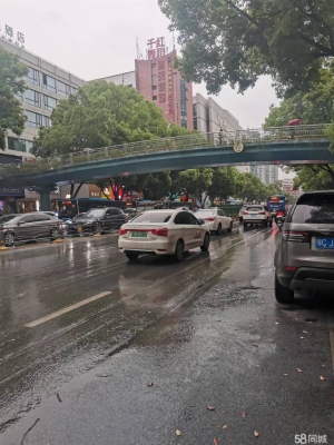 (转让)急转！急转！人民商场对面沿街商铺低价转让！（中介勿扰）