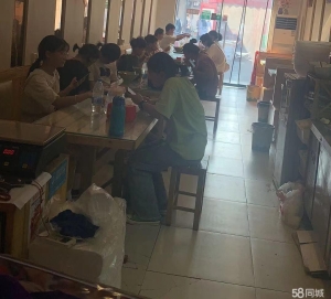 (转让)店铺转让，师范大学对面，大学城红街，人流量大