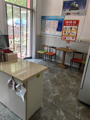 桃山区肖金华蔬菜果品超市旁烤鸡架店出兑！