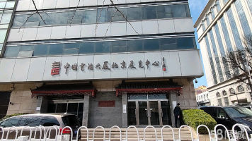 (出租)店面出租西城区闹市口大街写字楼 紧临地铁站 三层出租，小平米办公，商铺出租