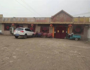 加油站旁带停车场和外摆区饭店低价急转