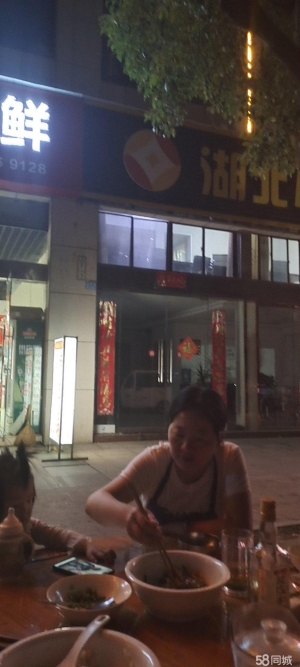 (转让)明珠广场新装修的饮店转让。