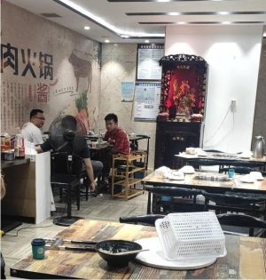 临街带外摆火锅店转让