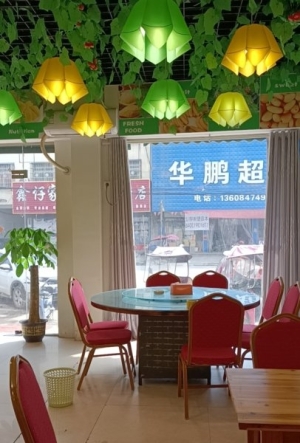 中心地段菜市场入口餐馆转让