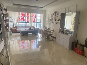 陆良图腾经营中美容工作室低价转让！
