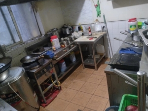 凤台小区临街店铺人流大